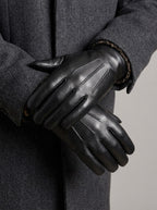 JOSÉ RICARDO guantes vintage con forro polar - puestos, detalle de las manos