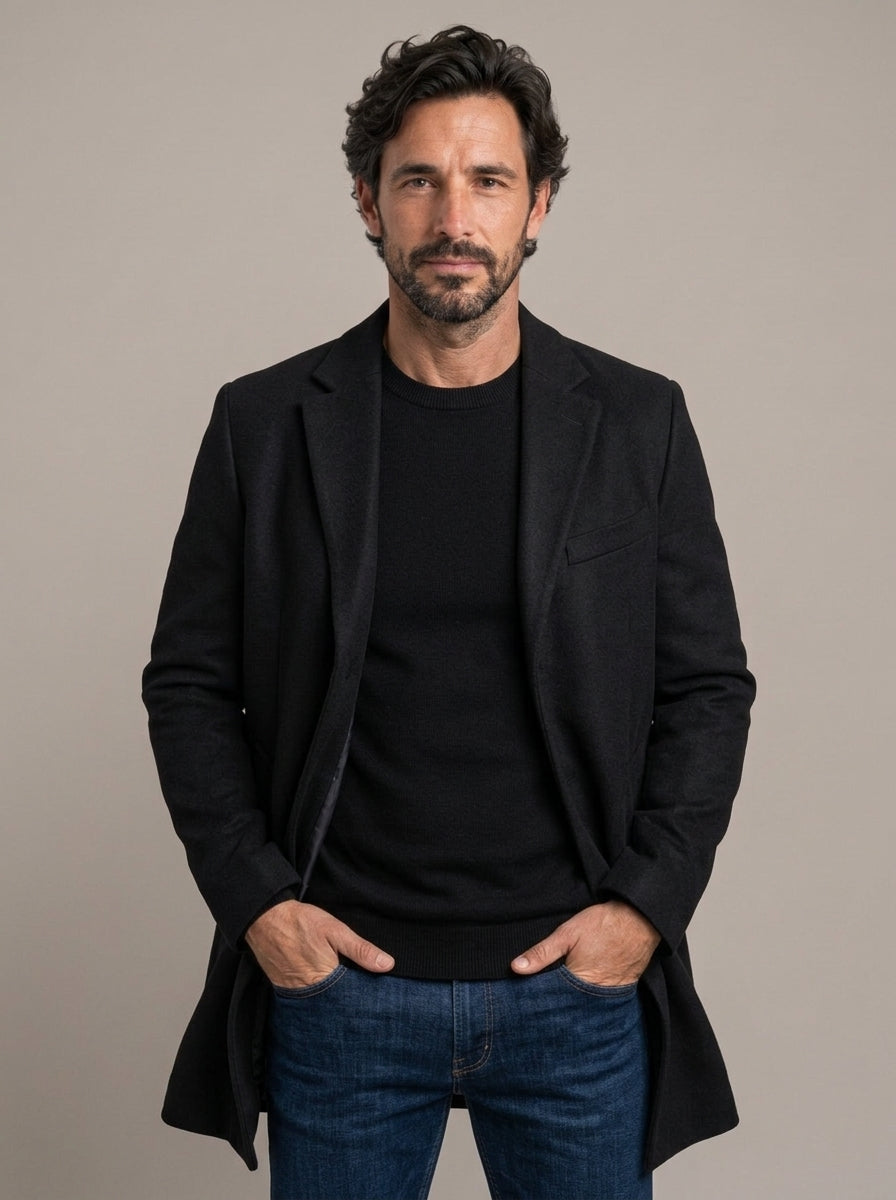 ALEJANDRO abrigo negro - portada