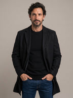 ALEJANDRO abrigo negro - portada