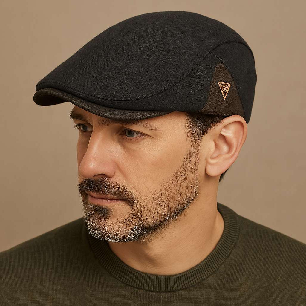 FRANCISCO - Gorra plana retro puesta, de tres cuartos