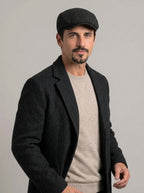 JUAN DIEGO - Gorra plana puesta, de frente
