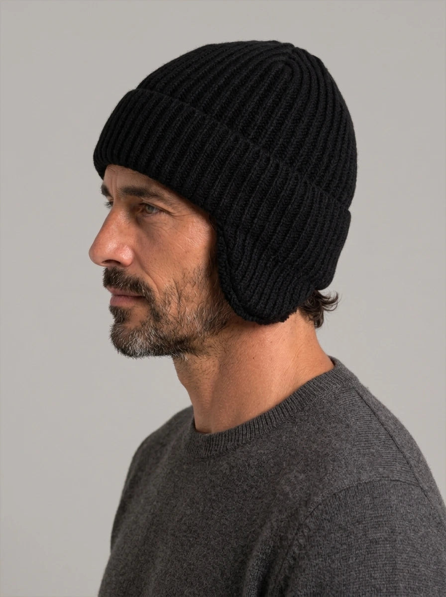 TITO - Gorro con orejeras puesto, de perfil