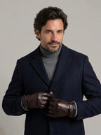 JUAN LUIS guantes de vestir con hebilla - hombre con abrigo