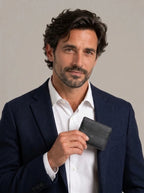 EUSEBIO tarjetero liso - hombre con el producto