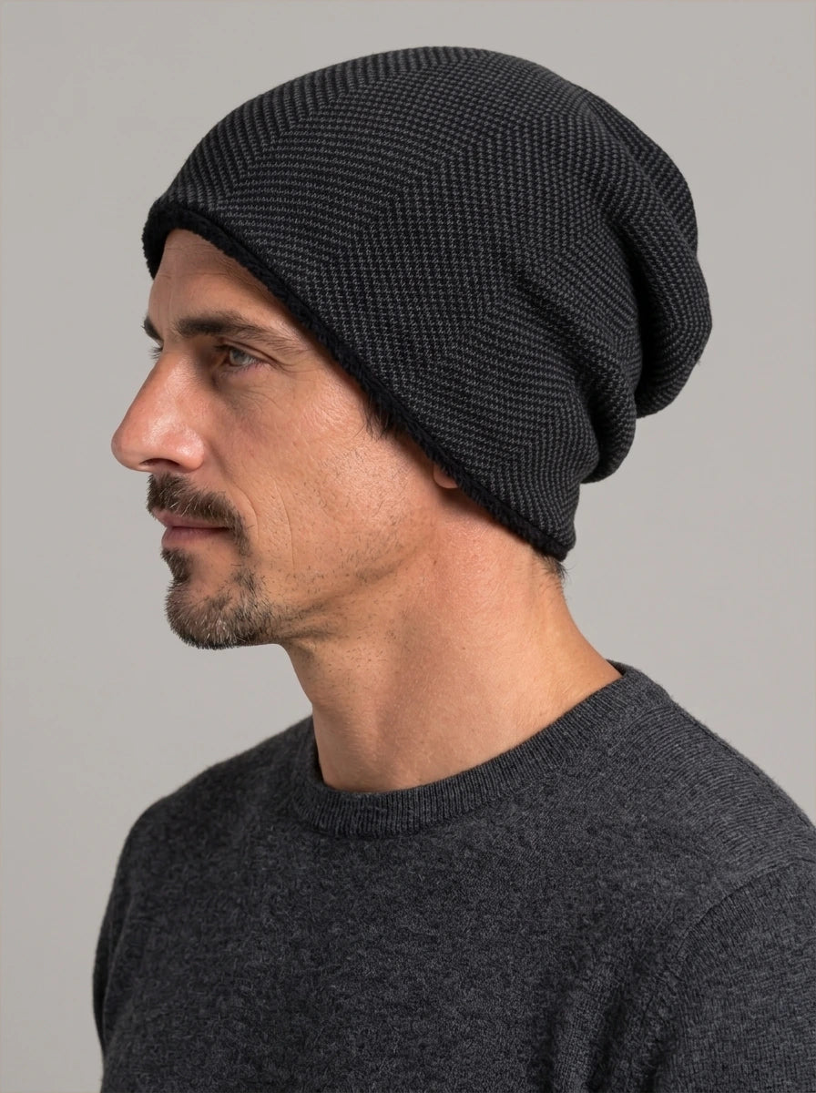 JUANMI - Gorro holgado puesto, de perfil