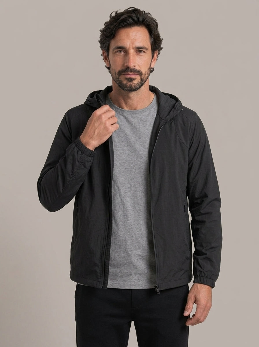 JULIÁN - Chaqueta cortavientos ligera con capucha y detalles deportivos™