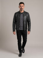 Look completo con la chaqueta motera RAFAEL ÁNGEL negra, cuerpo entero