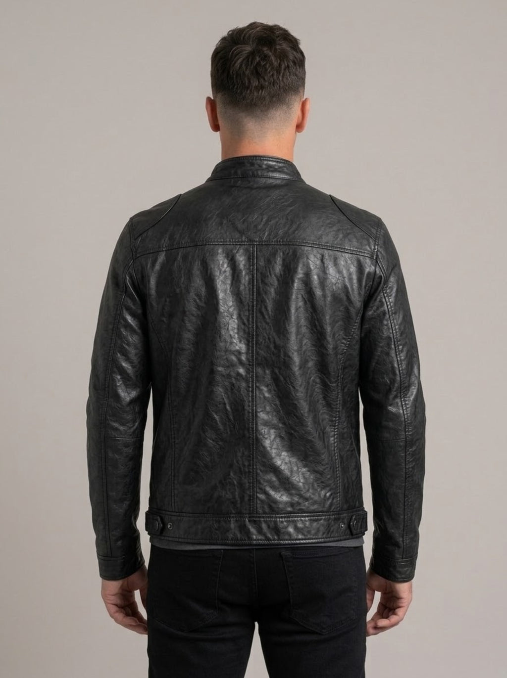 Espalda de la chaqueta motera efecto piel RAFAEL ÁNGEL negra