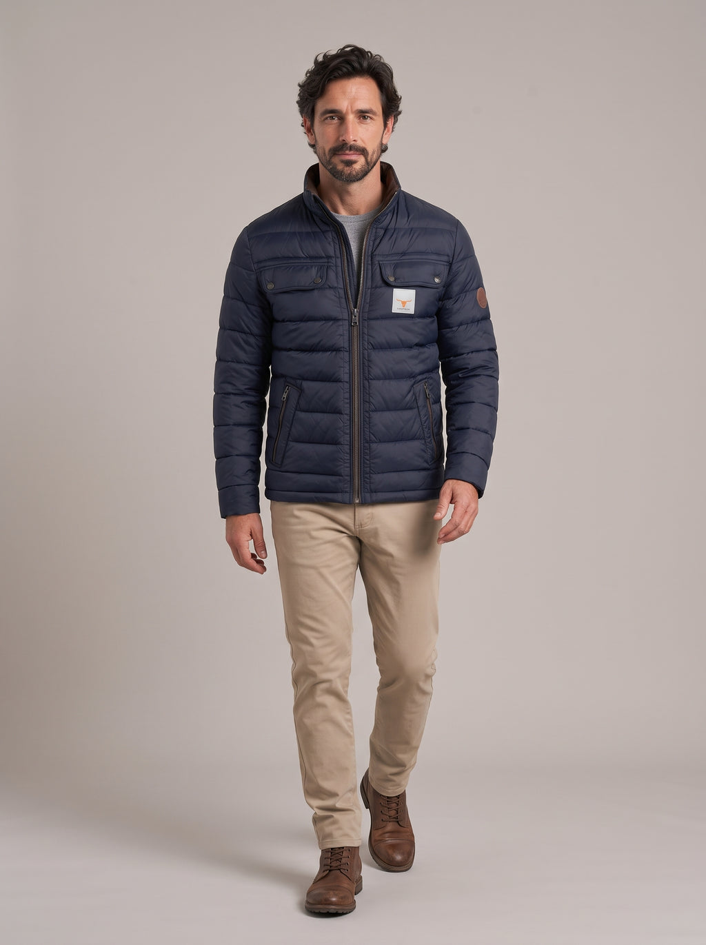 Look completo con la chaqueta acolchada JUAN EDUARDO, cuerpo entero