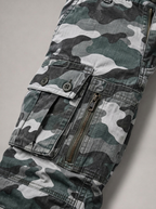 BERNARDO pantalón cargo camuflaje azul, detalle del bolsillo