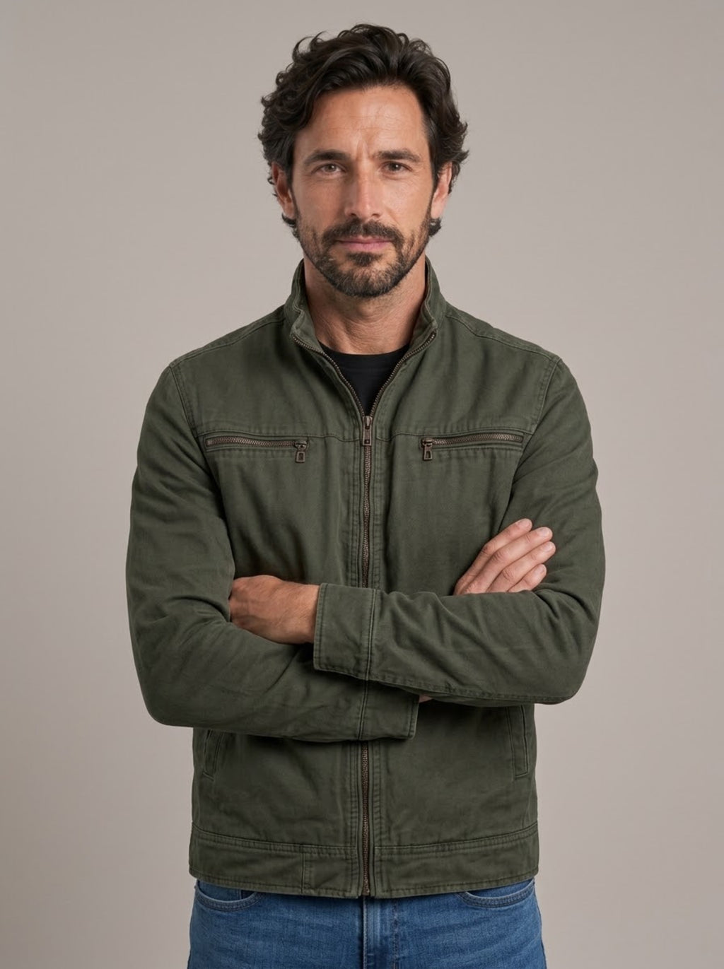 Hombre con la chaqueta de campo clásica Cristóbal en verde oliva