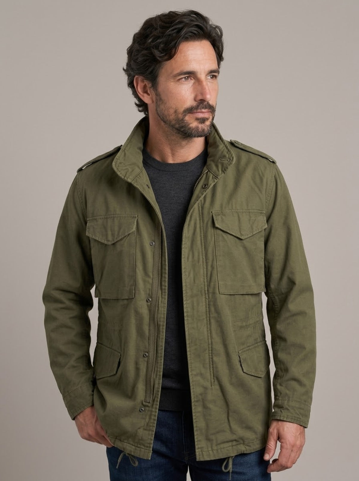 Hombre con la chaqueta de campo tipo parka Gerardo en verde militar