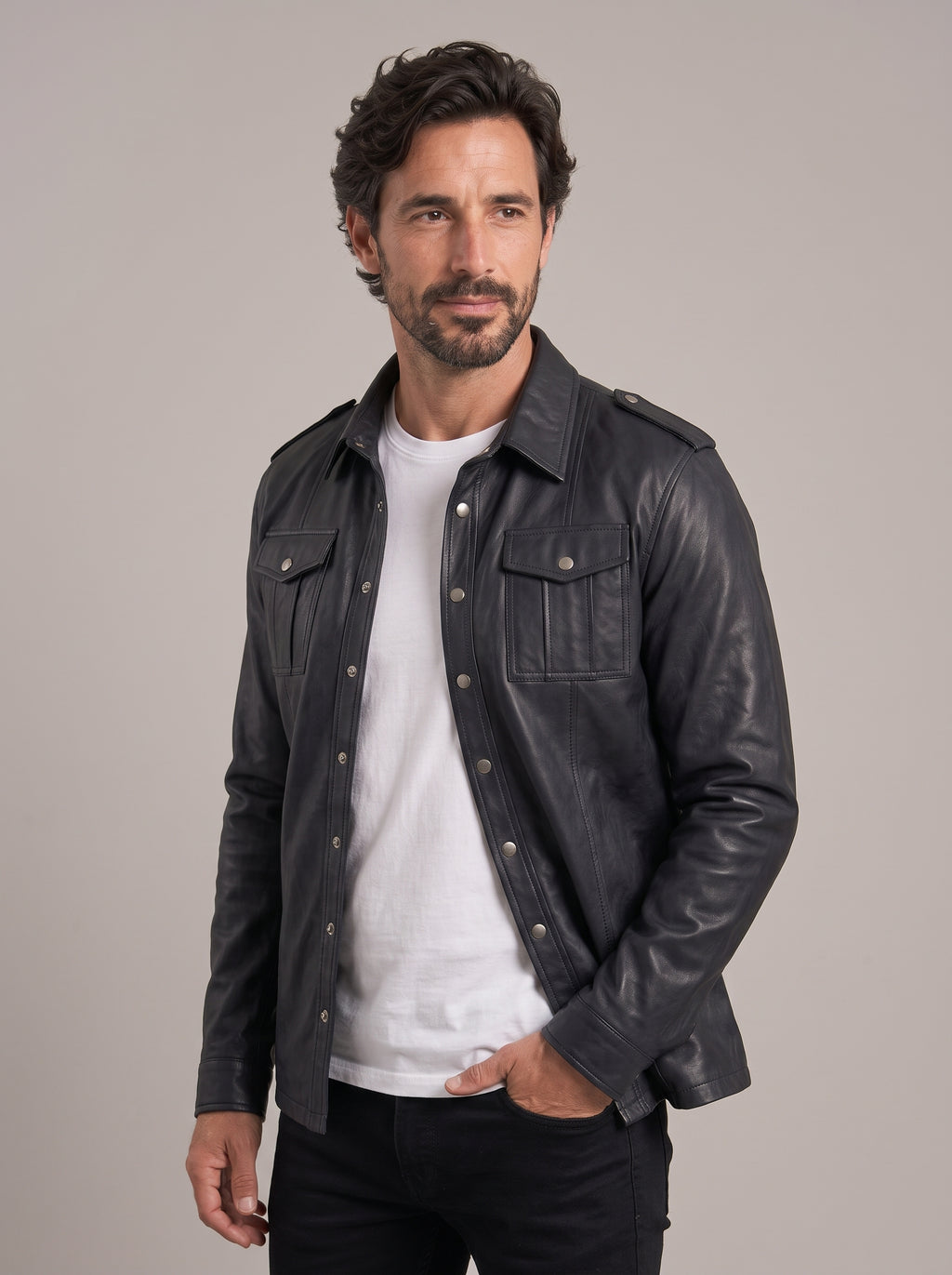 JUAN CRISTÓBAL chaqueta de piel con bolsillos negra - frente