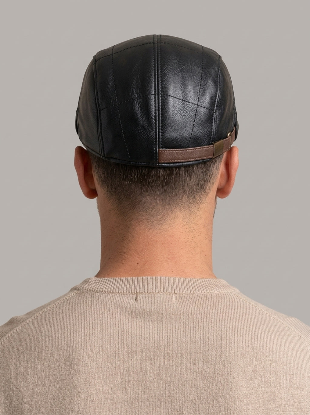 LEONARDO gorra plana piel espalda