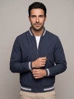 MANUEL ANTONIO chaqueta bomber urbana - plano medio