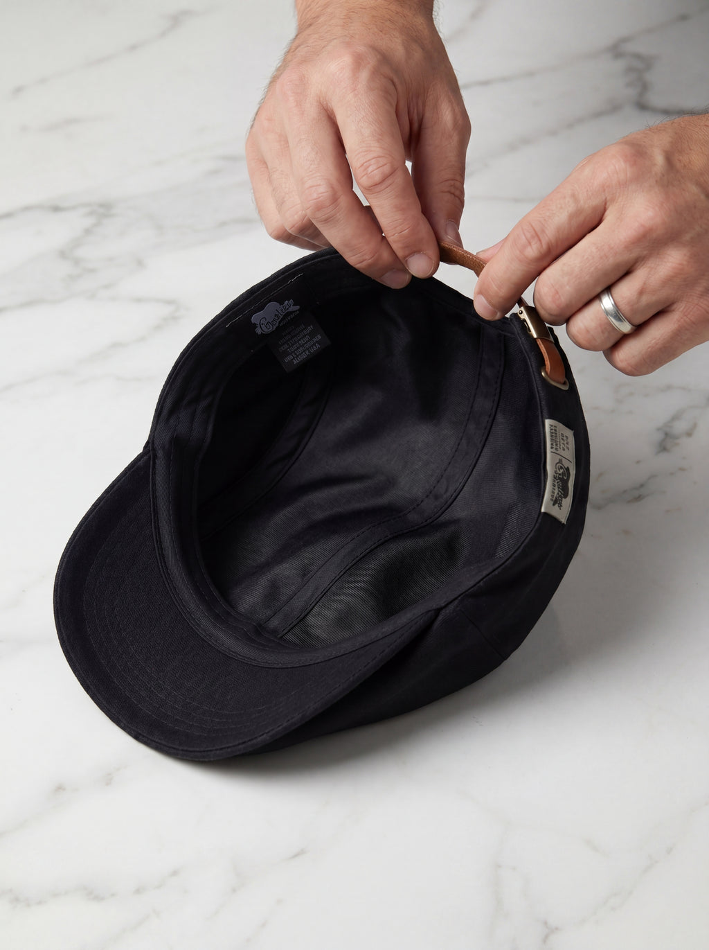 ANDRÉS - Gorra urbana plana™